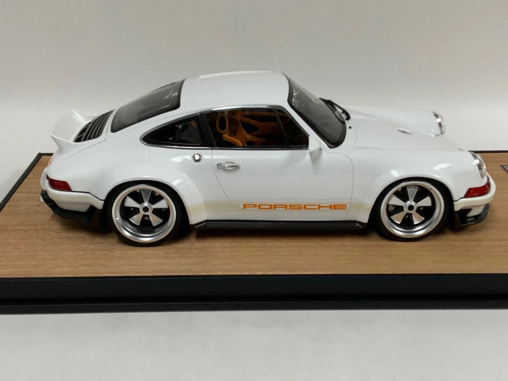Porsche 911 Singer DLS Gloss White Wood Base 40 pcs IVY model of the  1/12 scale