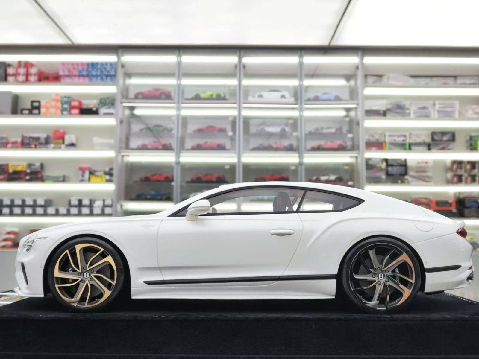Bentley Continental GTS (Chrome Silver) [Henson&Heaven] 1/18 scale