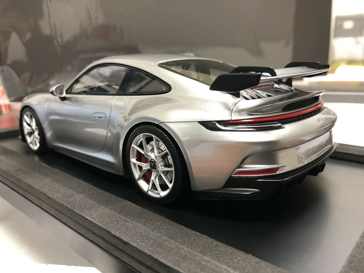 Minichamps, Porsche dealer edition, 1/18th scale, Resin model of the 911 GT3, in GT Silver. This is a limited edition and is No.522 of 911 produced.