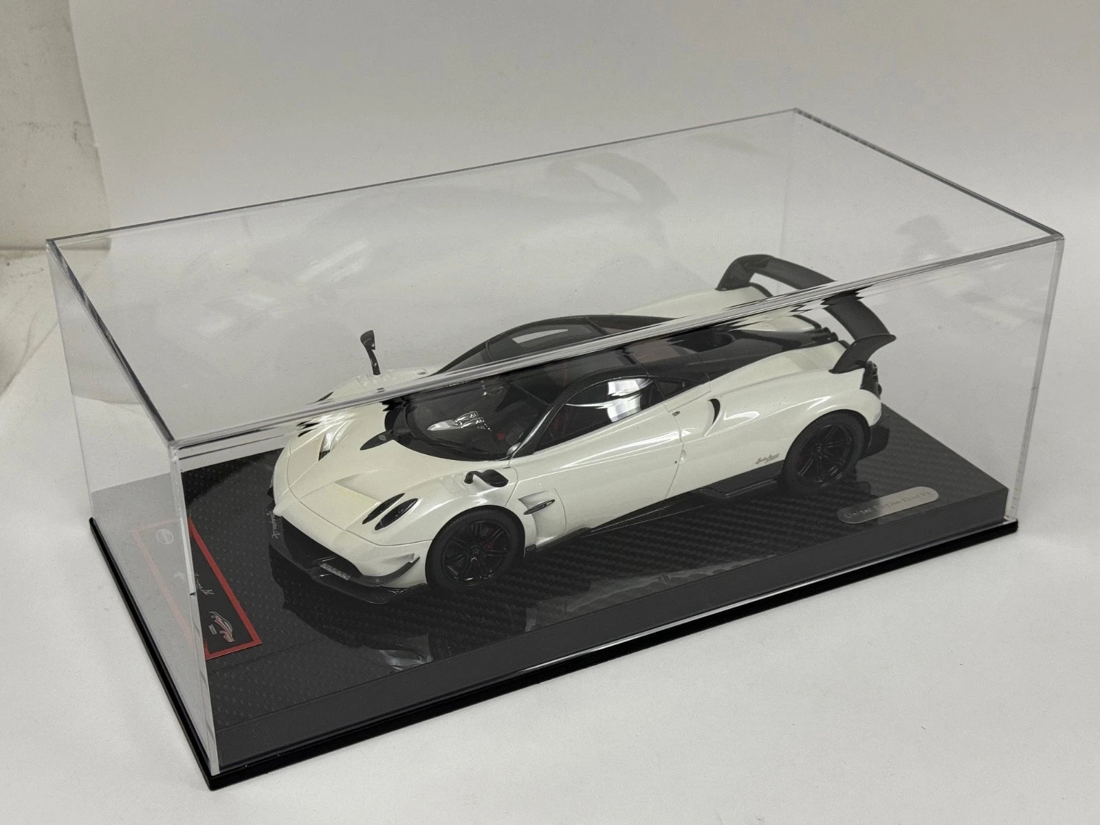 1/18 YY model Pagani Huayra BC Coupe in White Black wheels on Carbon Base AB494