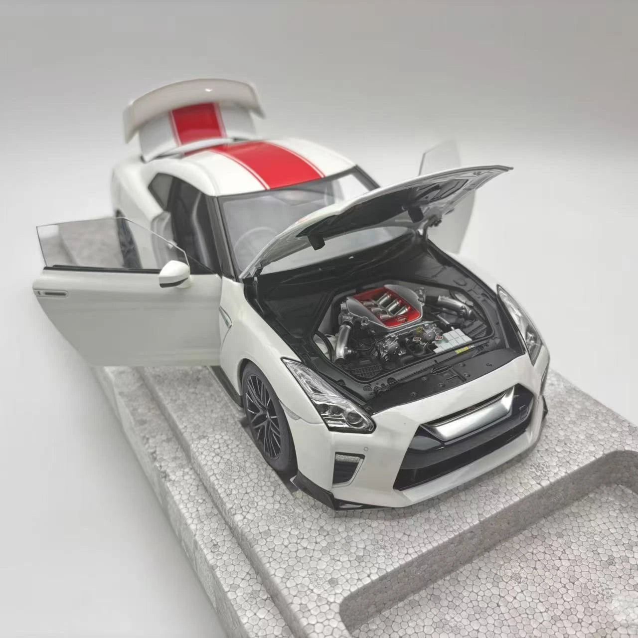1/18 Nissan GTR R35 50th Anniversary Edition Alloy Openable Car Model MotorHelix