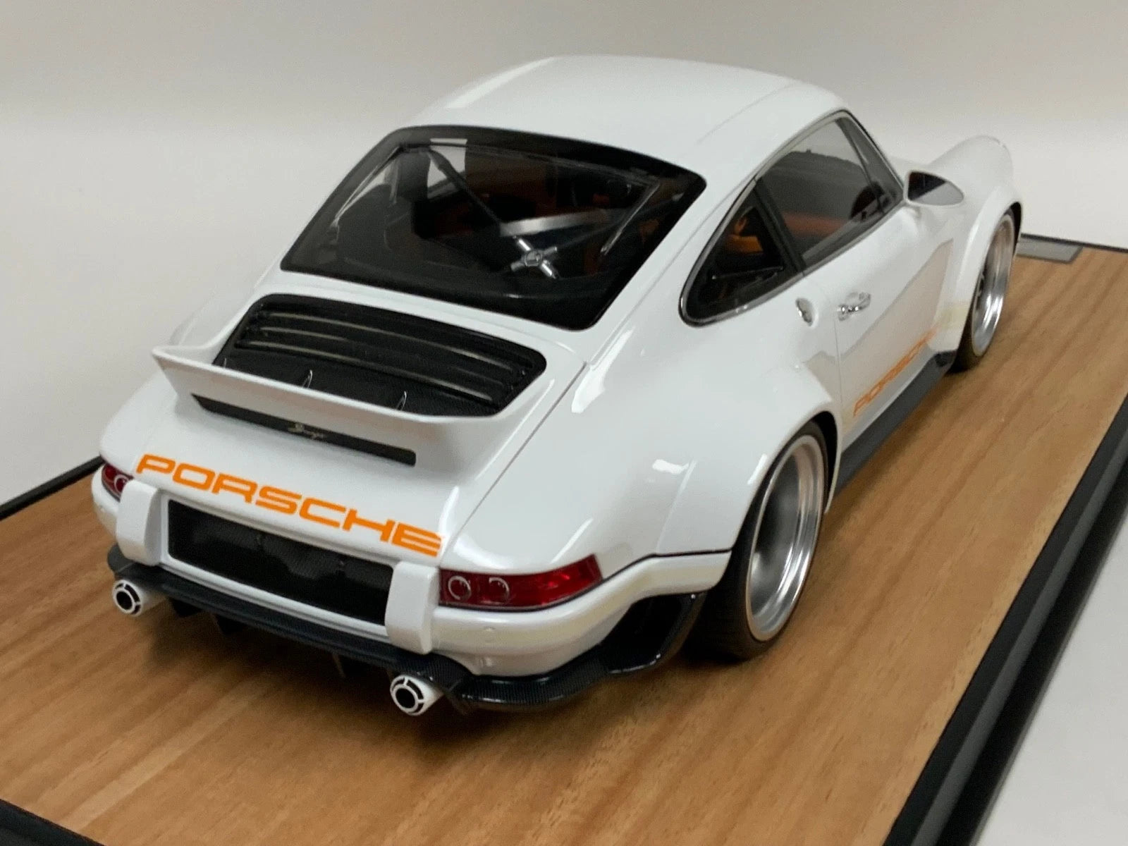 Porsche 911 Singer DLS Gloss White Wood Base 40 pcs IVY model of the  1/12 scale