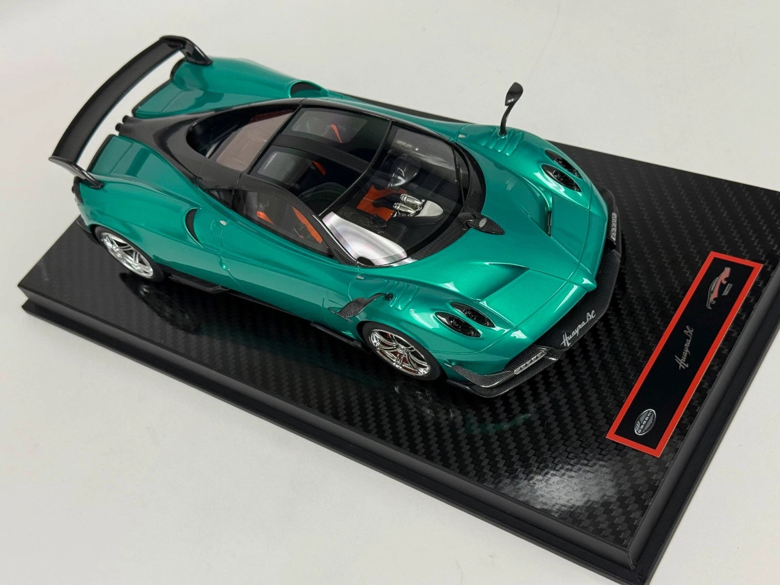 Preorder 1/18 YY model Pagani Huayra BC Coupe in peacock Green Carbon Base AB491