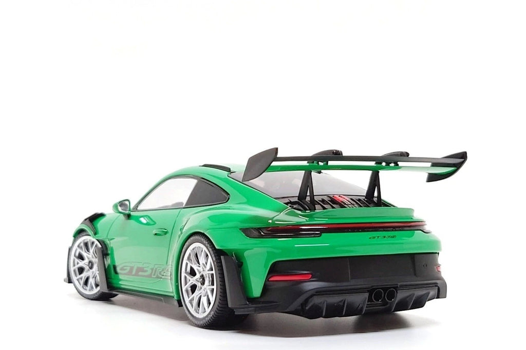 Minichamps 1:18 Porsche 911 GT3 RS (992) in Python Green / Silver Wheels