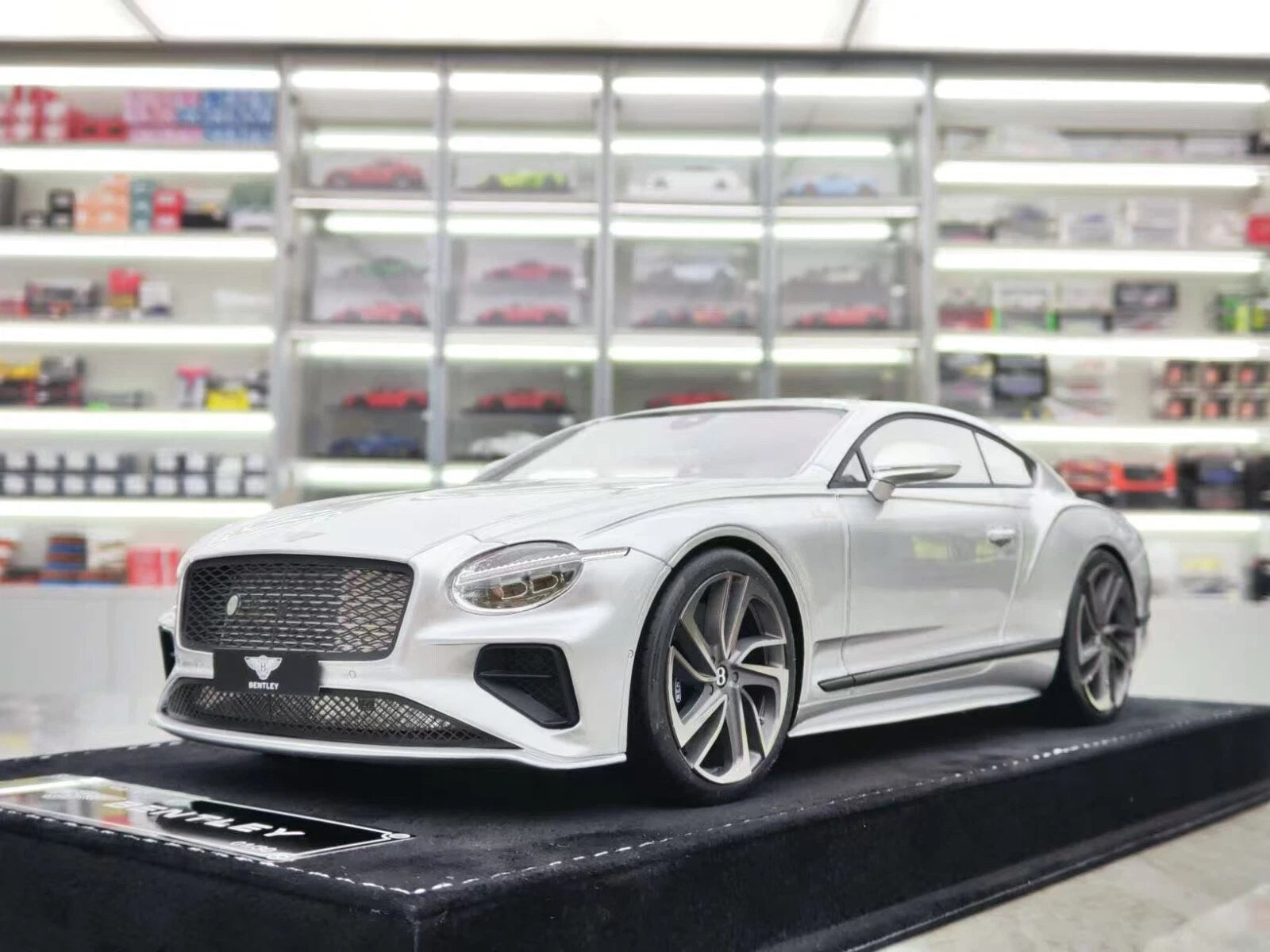 Bentley Continental GTS (Chrome Silver) [Henson&Heaven] 1/18 scale