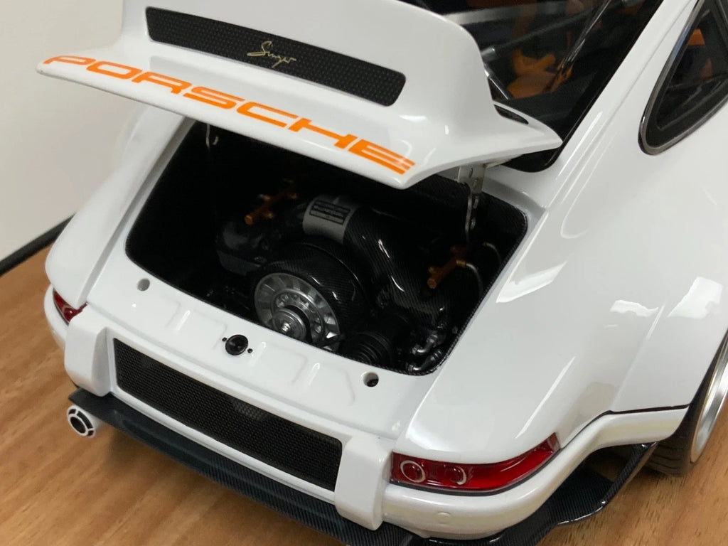 Porsche 911 Singer DLS Gloss White Wood Base 40 pcs IVY model of the  1/12 scale