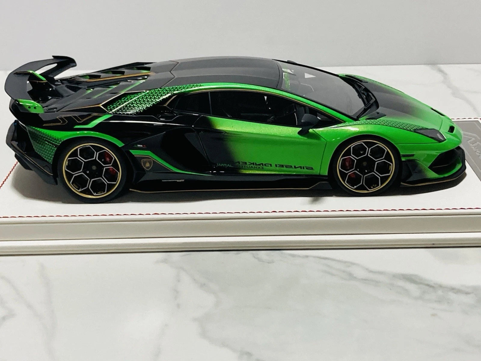 1:18 Davis & Giovanni, Lambo Aventador SVJ, Green w/gold accents