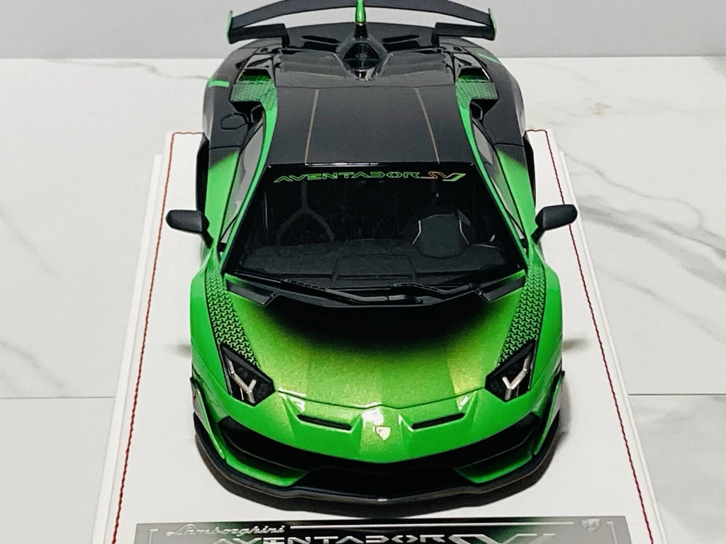 1:18 Davis & Giovanni, Lambo Aventador SVJ, Green w/gold accents