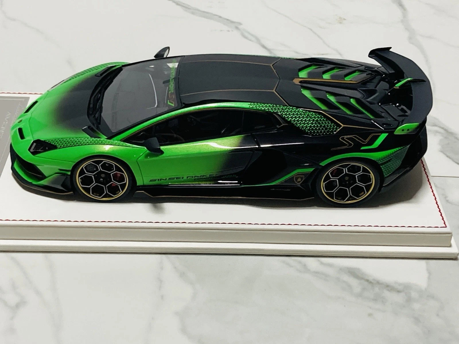 1:18 Davis & Giovanni, Lambo Aventador SVJ, Green w/gold accents