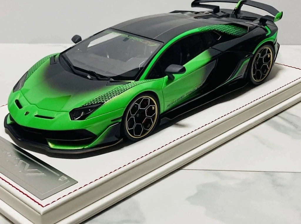1:18 Davis & Giovanni, Lambo Aventador SVJ, Green w/gold accents