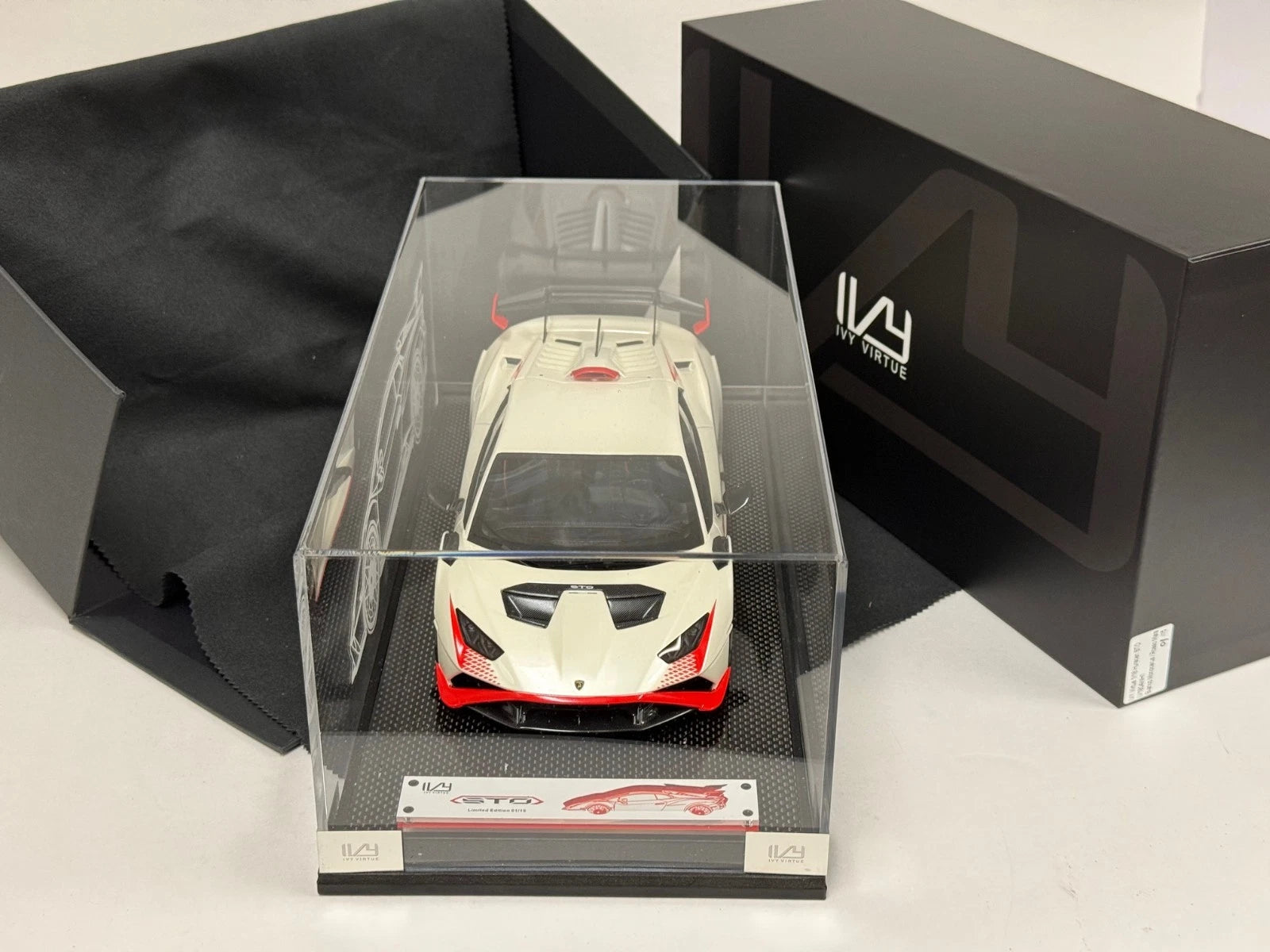 1/18 IVY Lamborghini Huracan STO White Red Accent Carbon