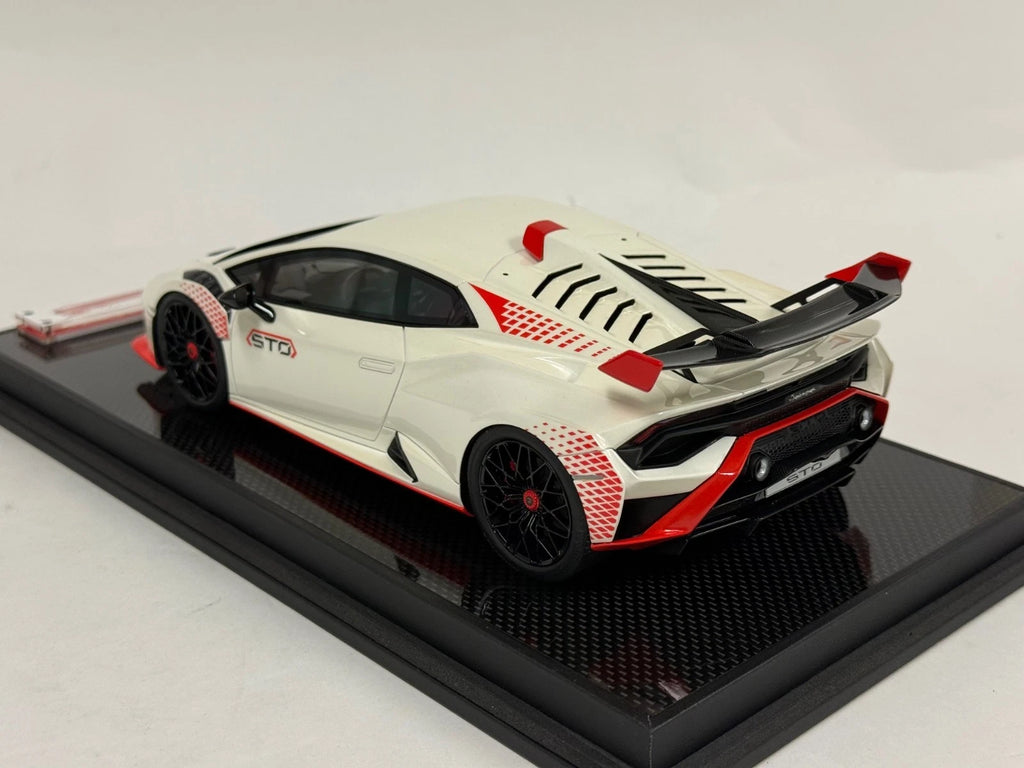 1/18 IVY Lamborghini Huracan STO White Red Accent Carbon