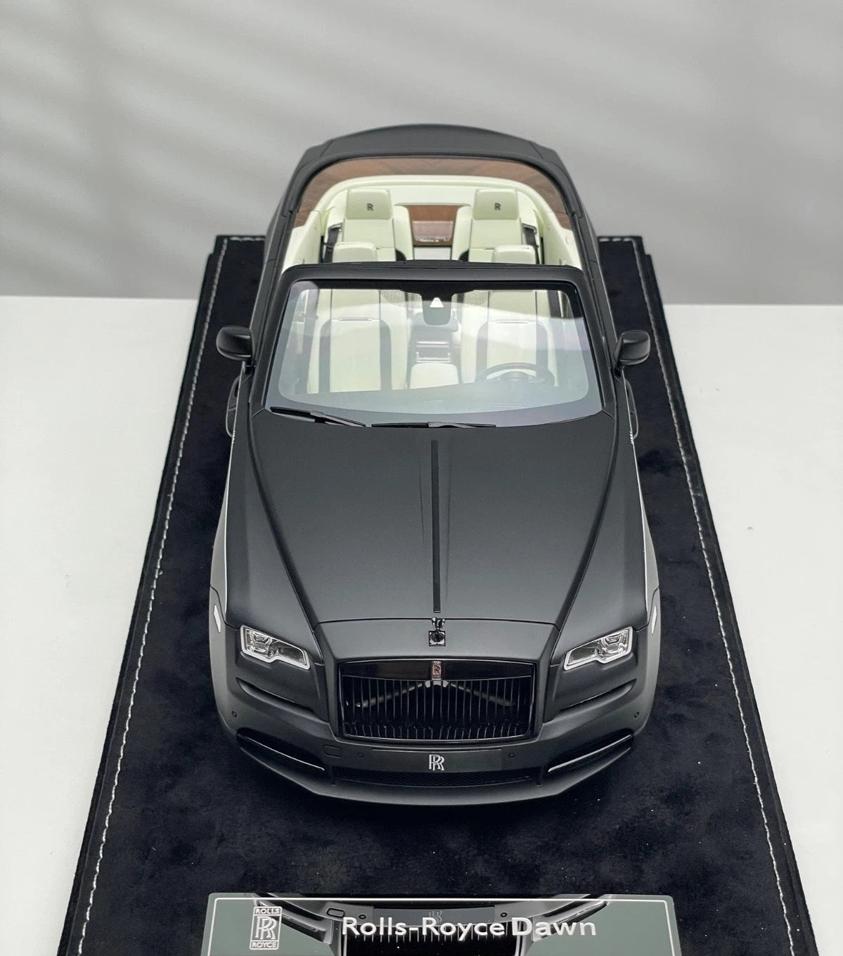 Rolls Royce Dawn (Matte Black) [Henson&Heaven] 1/18 scale
