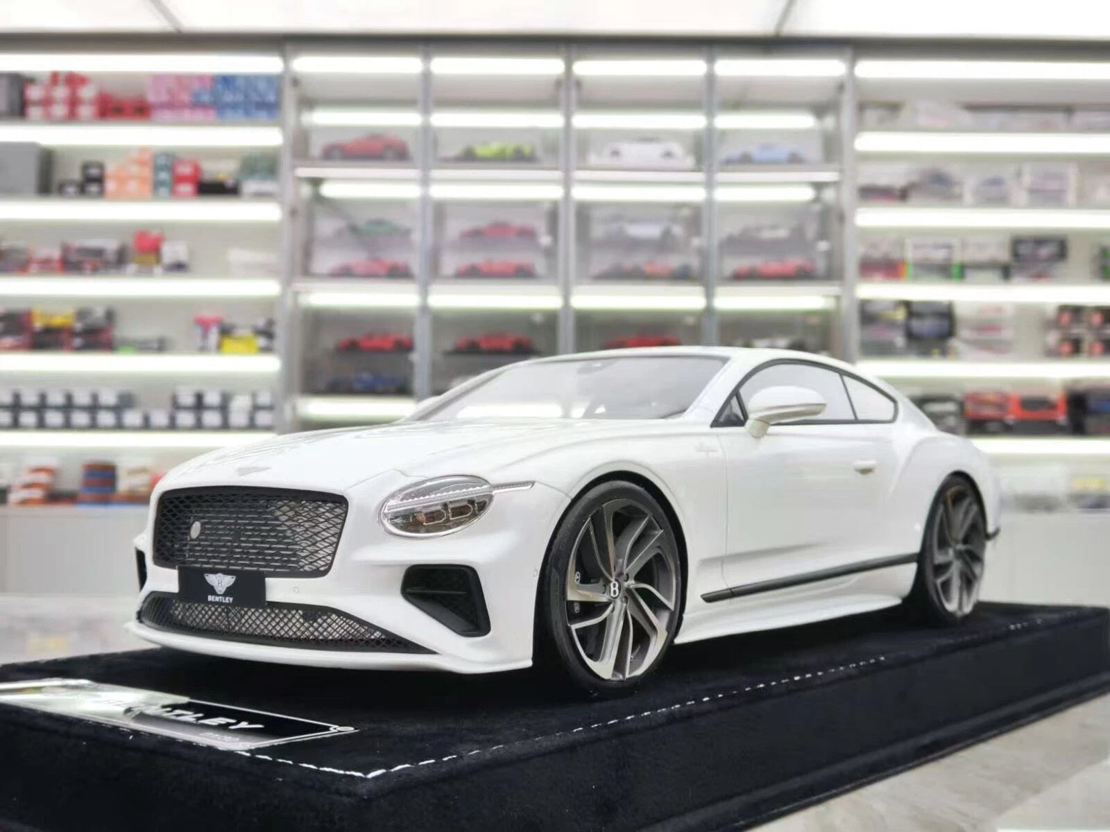 Bentley Continental GTS (Chrome Silver) [Henson&Heaven] 1/18 scale