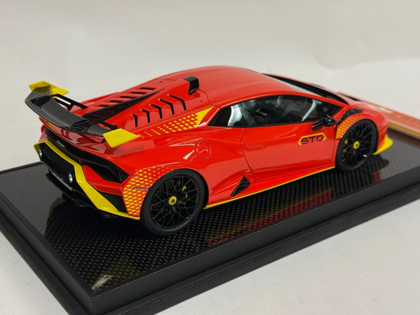1/18 IVY Lamborghini Huracan STO Xanto Orange Carbon Base