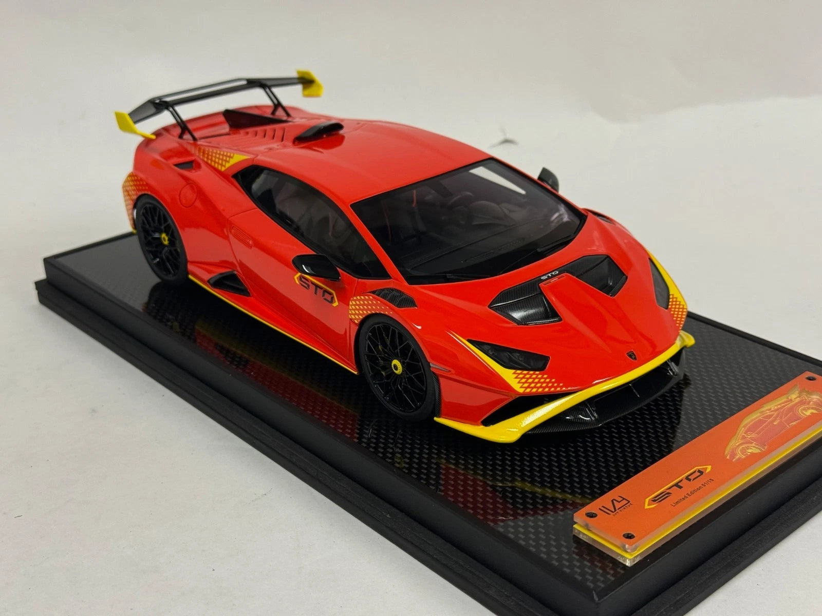 1/18 IVY Lamborghini Huracan STO Xanto Orange Carbon Base