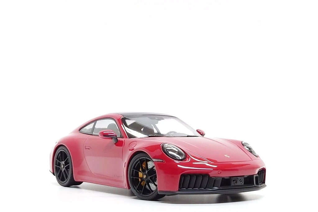 Minichamps 1:18 Porsche 911 Carrera GTS T-Hybrid (992.2) in Carmine Red
