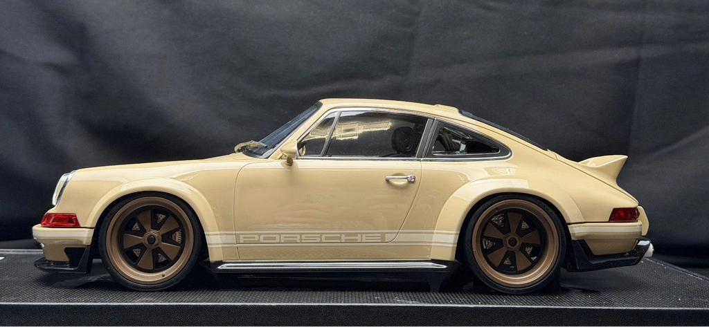 Porsche 911 Singer DLS (Cream) [IVY Model] 1:12 scale