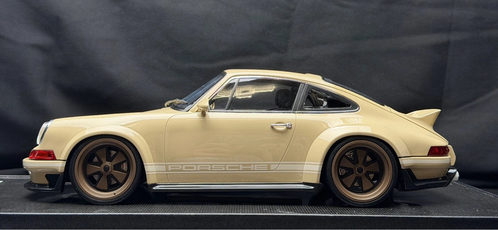 Porsche 911 Singer DLS (Cream) [IVY Model] 1:12 scale