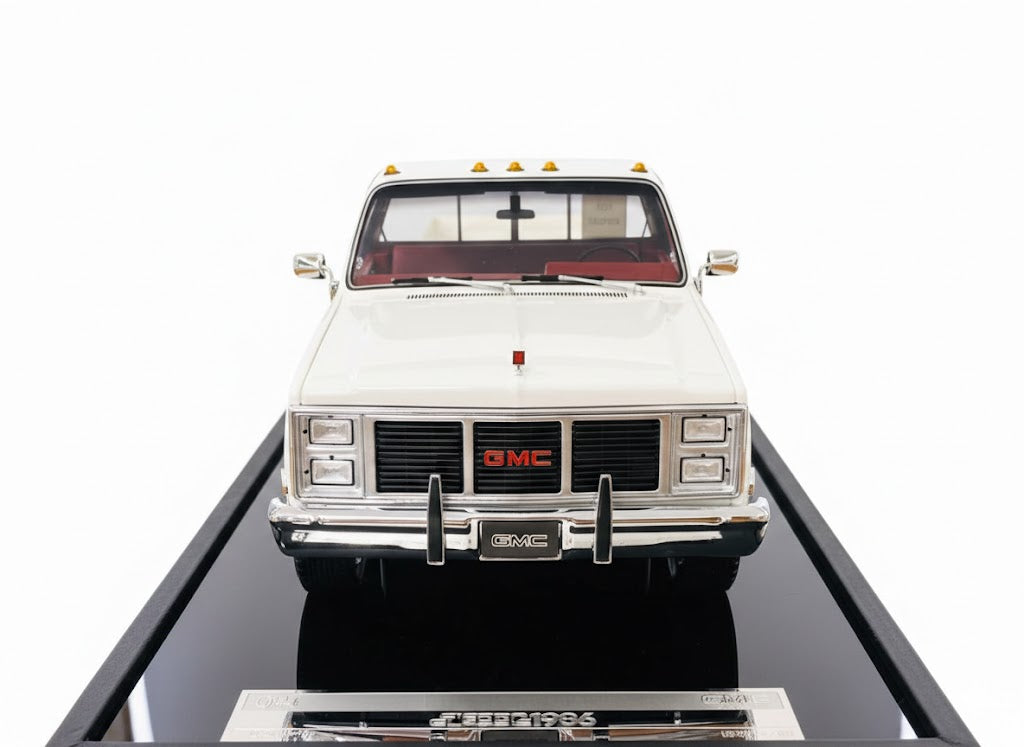 GMC Sierra Classic 3500 (1986) in White, Limited to 60 Pieces 1/18