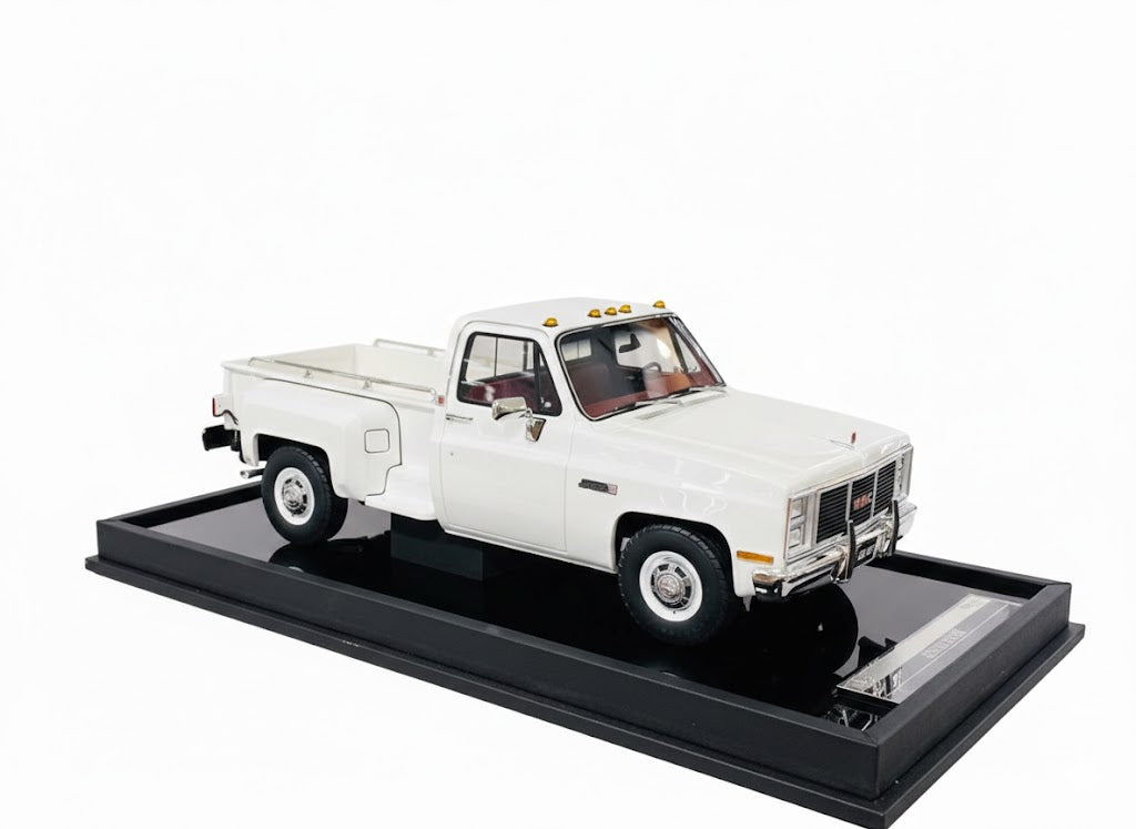 GMC Sierra Classic 3500 (1986) in White, Limited to 60 Pieces 1/18