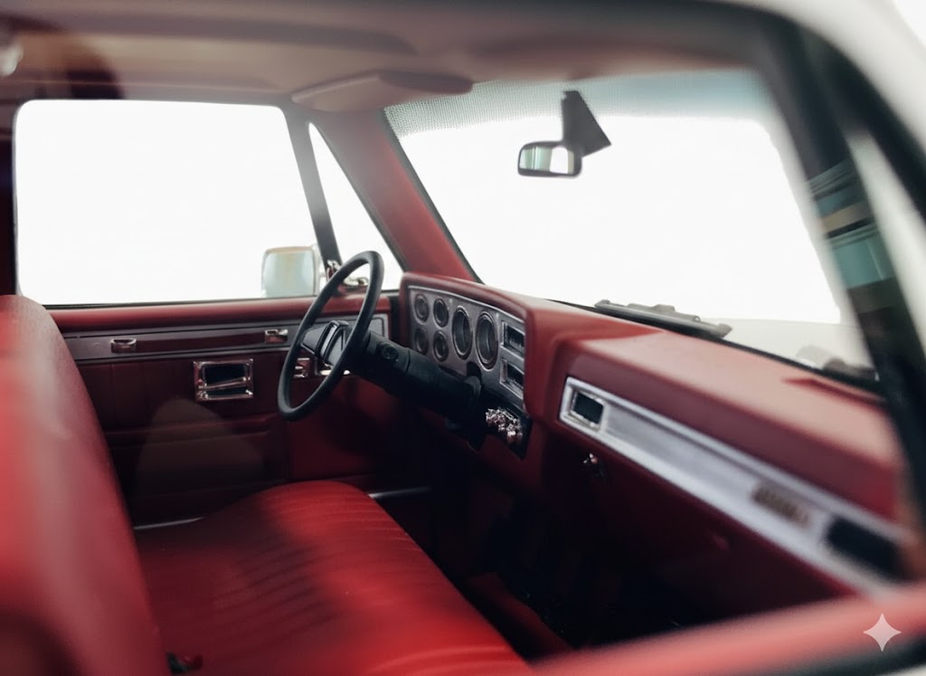 GMC Sierra Classic 3500 (1986) in White, Limited to 60 Pieces 1/18