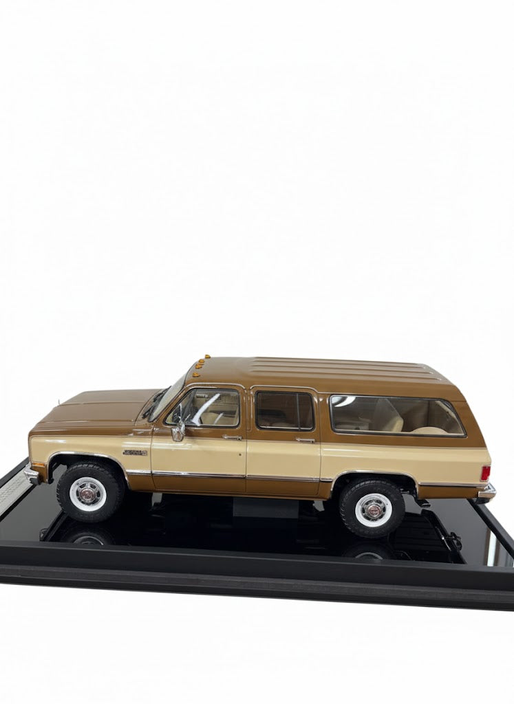 GMC Suburban 2500 (1986) – Brown/Beige – Old School Models – Limited 100 pcs 1/18