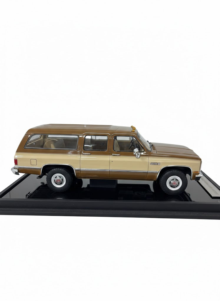 GMC Suburban 2500 (1986) – Brown/Beige – Old School Models – Limited 100 pcs 1/18