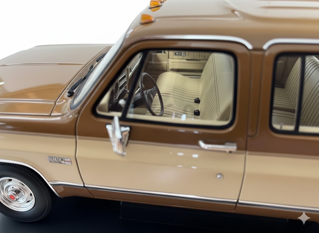 GMC Suburban 2500 (1986) – Brown/Beige – Old School Models – Limited 100 pcs 1/18