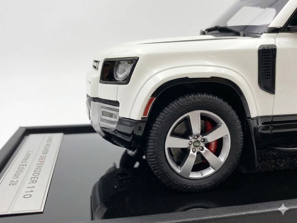 1/18 Resin MotorHelix Land Rover Defender 110 Pearl White Limited 50 pcs