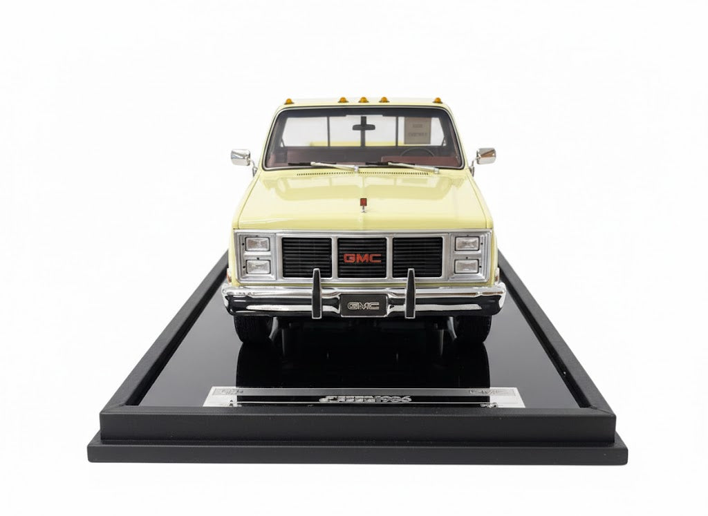 GMC Sierra Classic 3500 (1984) - Desert Yellow - Limited 60 pcs  1/18